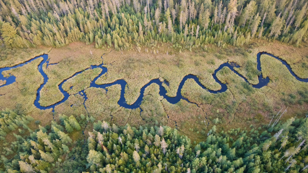 Mäandrierender Fluss in Turtle Island, NY